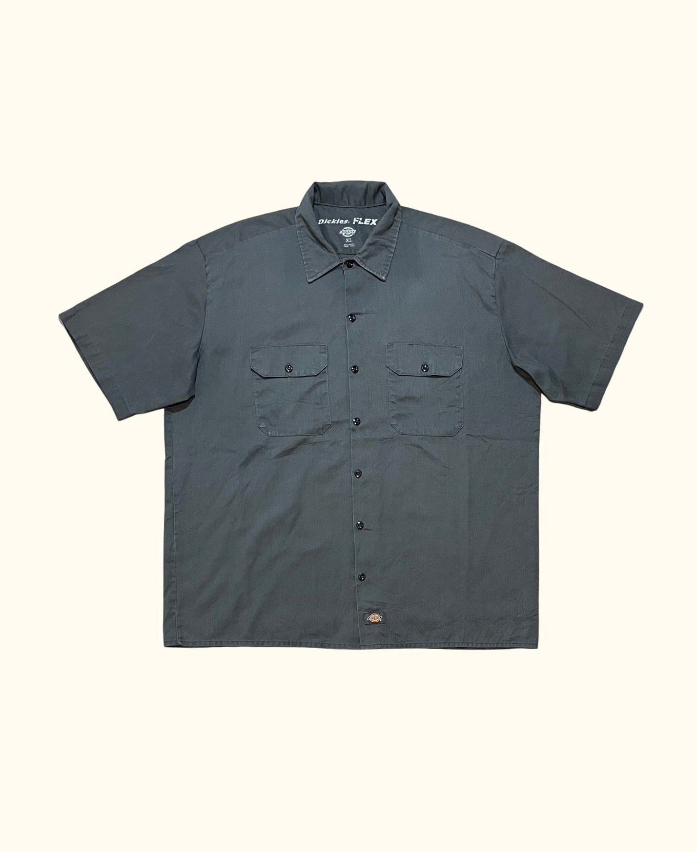 https://canallavintage.es/producto/camisa-manga-corta-bolsillos-dickies-vintage-2000s-3/