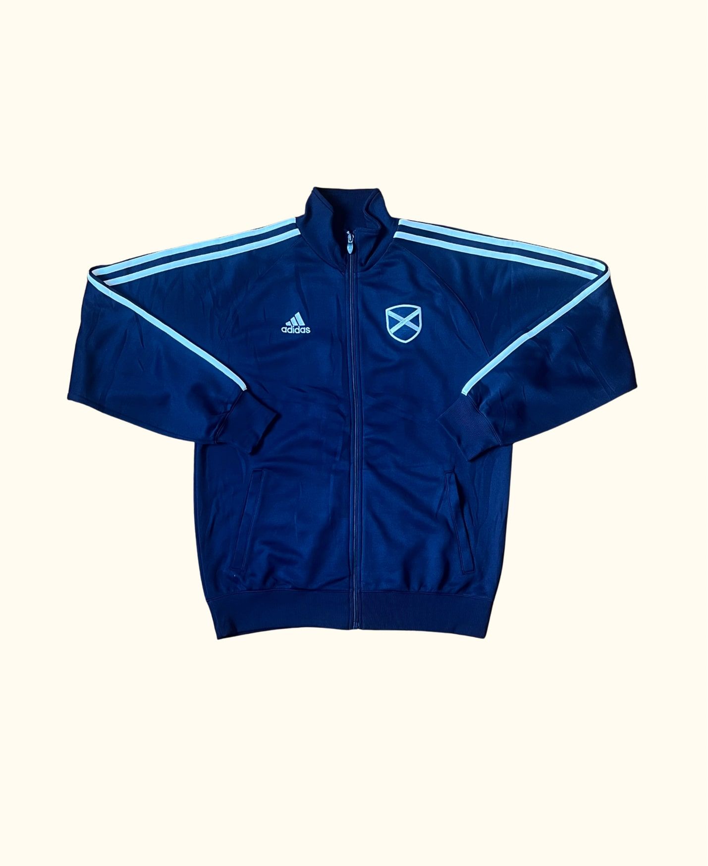 https://canallavintage.es/producto/chaqueta-ligera-trackjacket-futbol-adidas-escocia-vintage-2000s/