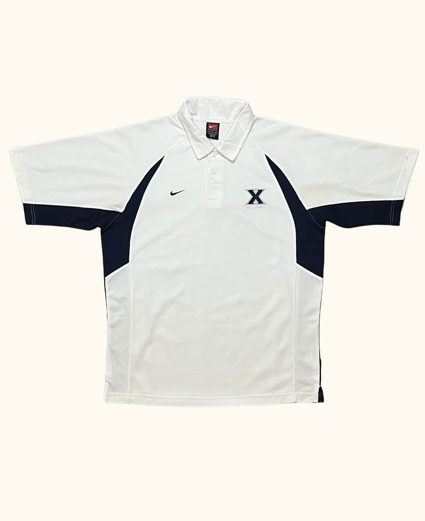 https://canallavintage.es/producto/polo-manga-corta-nike-streetwear-vintage-2000s/