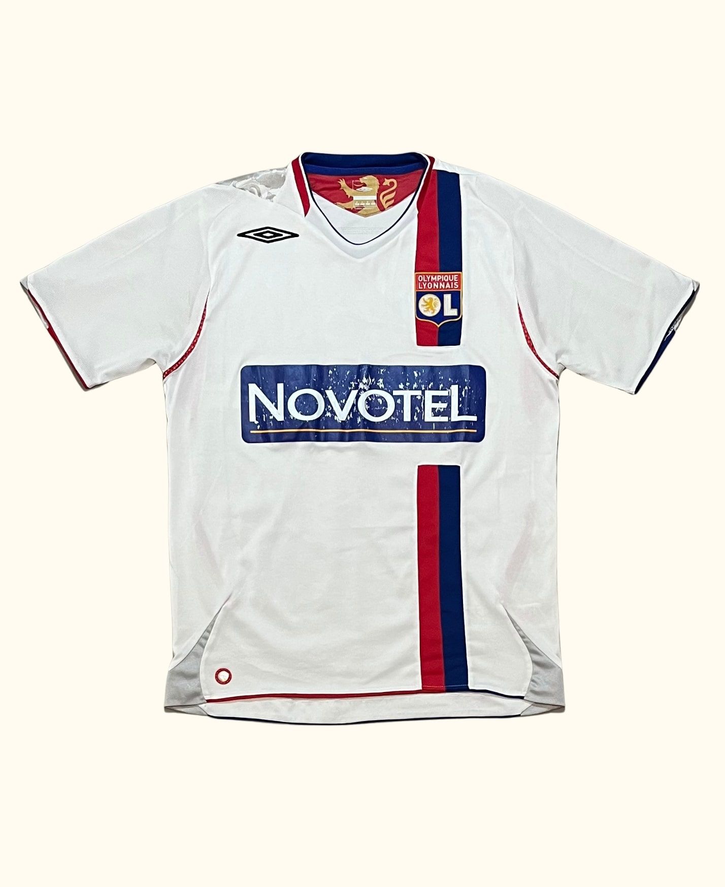 https://canallavintage.es/producto/camiseta-futbol-retro-umbro-olympique-lyon-vintage-2005-2006/