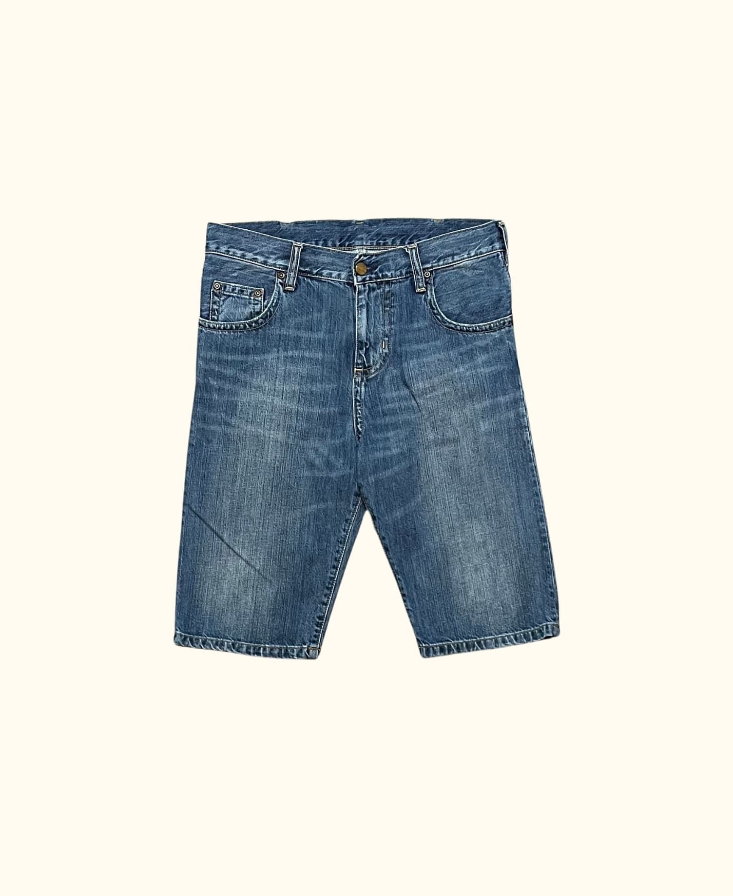 https://canallavintage.es/producto/pantalon-corto-bermudas-jeans-carhartt-vintage-2000s/