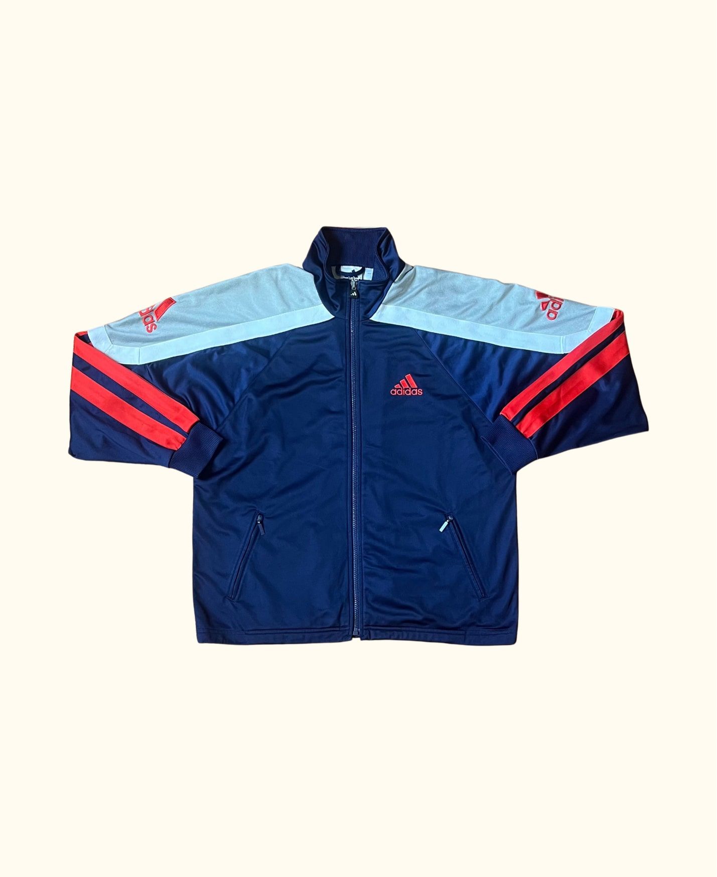 https://canallavintage.es/producto/chaqueta-ligera-trackjacket-adidas-azul-vintage-2000s/