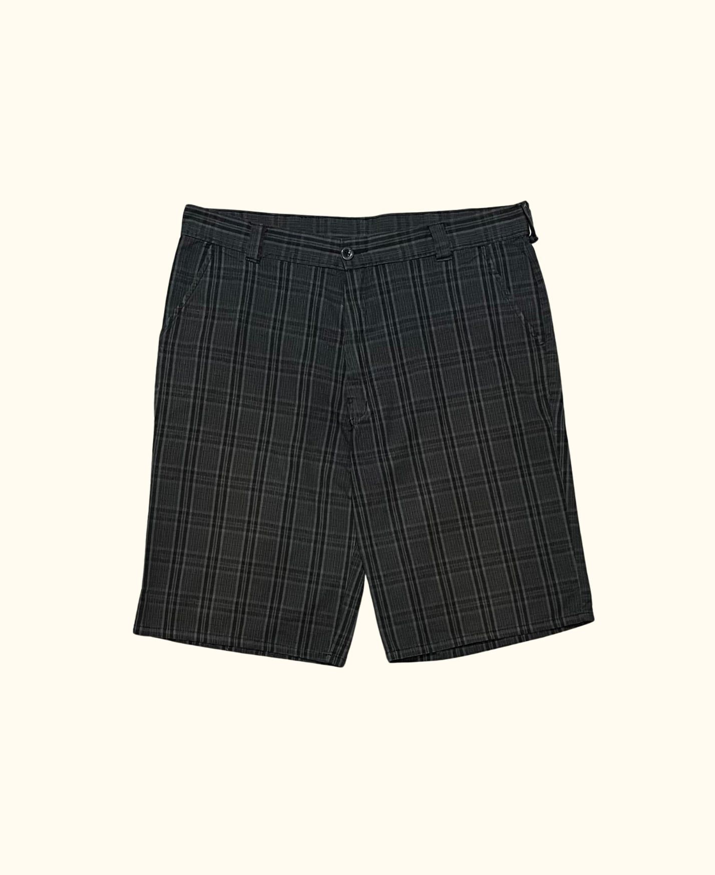 https://canallavintage.es/producto/pantalon-corto-bermudas-cuadros-dickies-vintage-2000s/